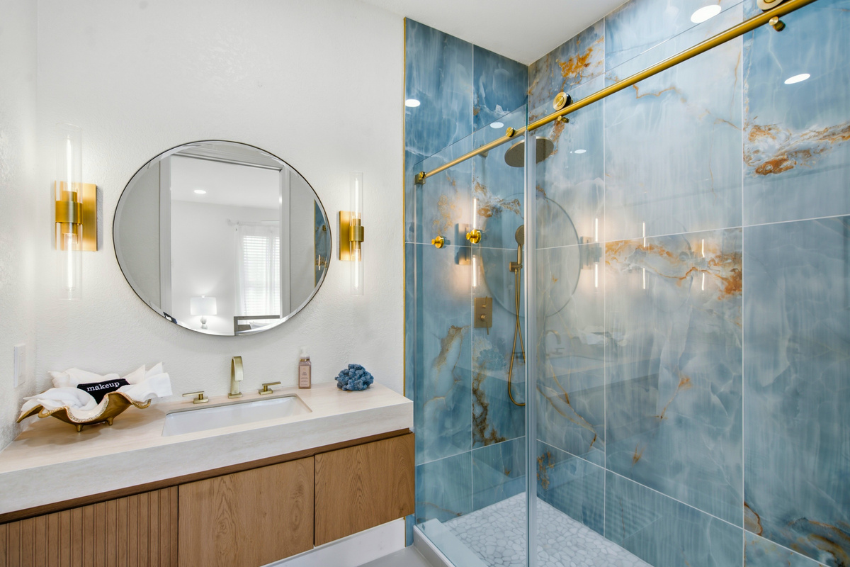 En-suite bath